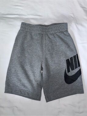 Nike size 5-6 years Grey sweatpants Shorts